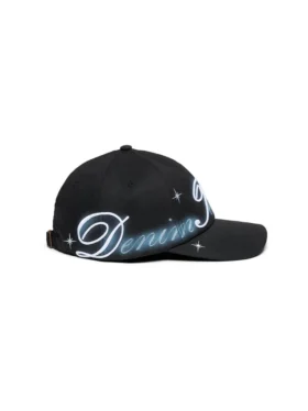 Casquette DT au logo peint à l’aérographe