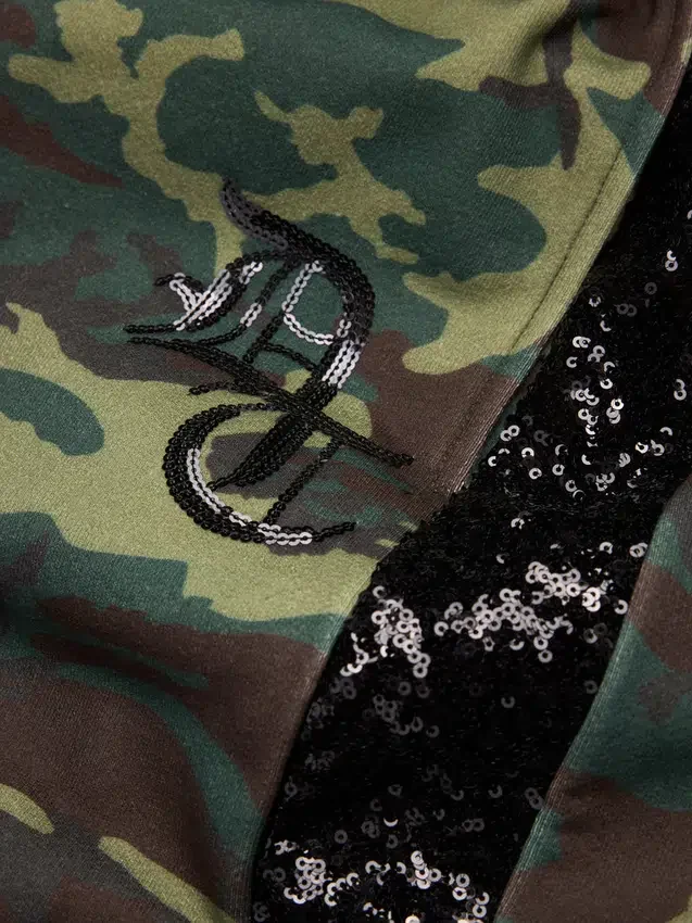 Pantalon de survêtement camouflage à paillettes et ourlet ouvert