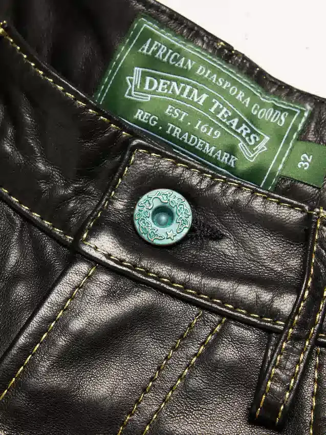 Short en cuir clouté Libertas