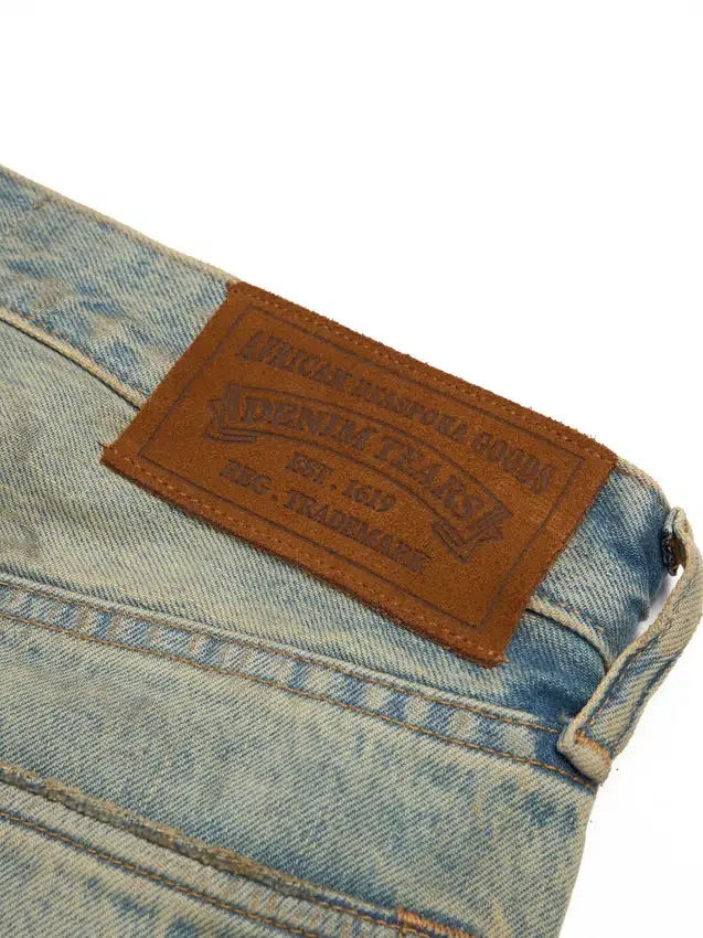 Short en Denim « Cotton Wreath » délavé « Dirty Wash »
