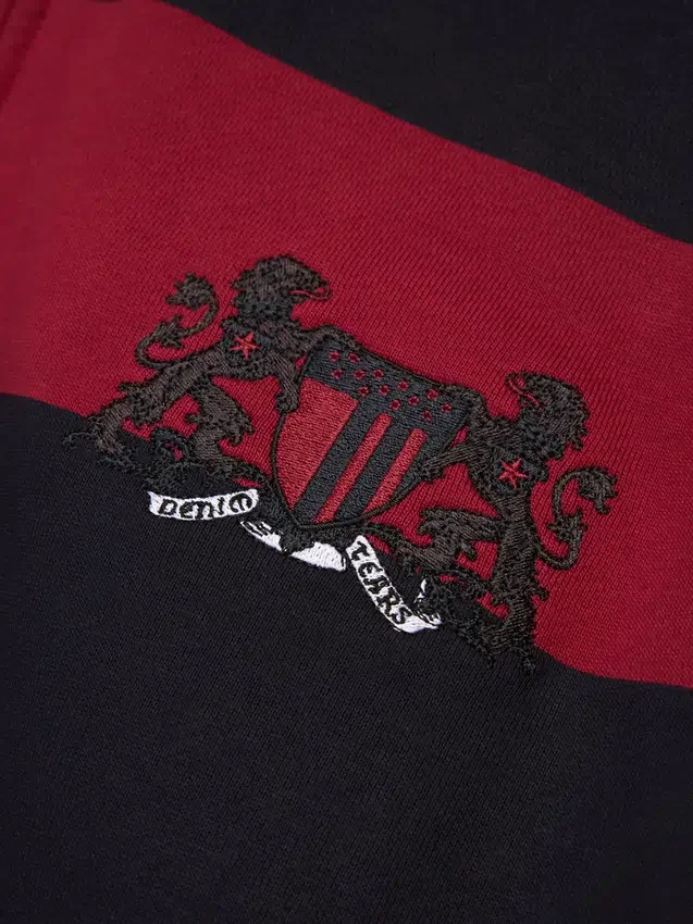 Sweat à capuche zippé à rayures et écusson rouge/bleu marine